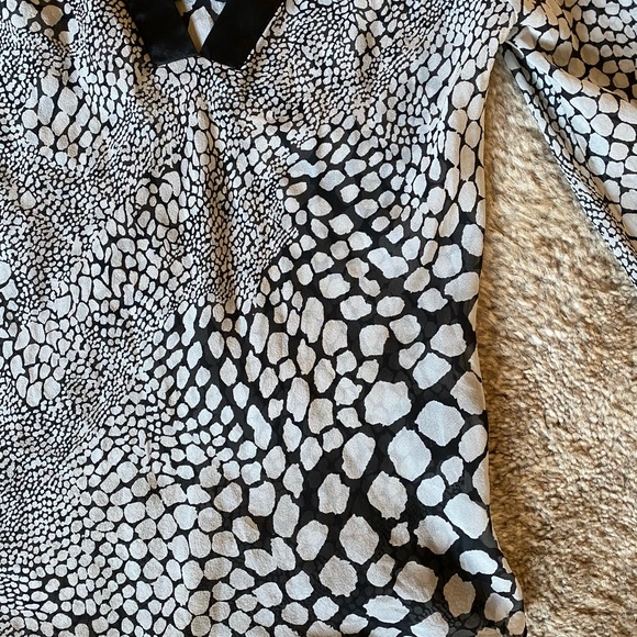 Bebe Semi Sheer top - Picture 4 of 4